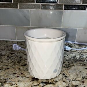 Better Homes & Gardens White Ceramic Electric Wax Warmer